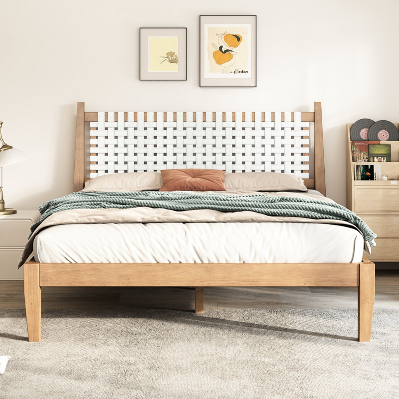 Grand lit contemporain avec tête de lit en cuir blanc tissé, bois de pin massif, plateforme côtière facile à installer et décor naturel pour la chambre à coucher