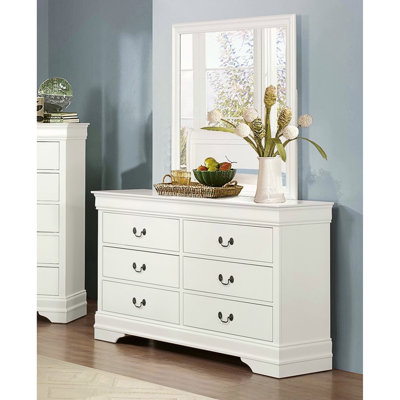 Commode blanche traditionnelle de style Louis Phillippe