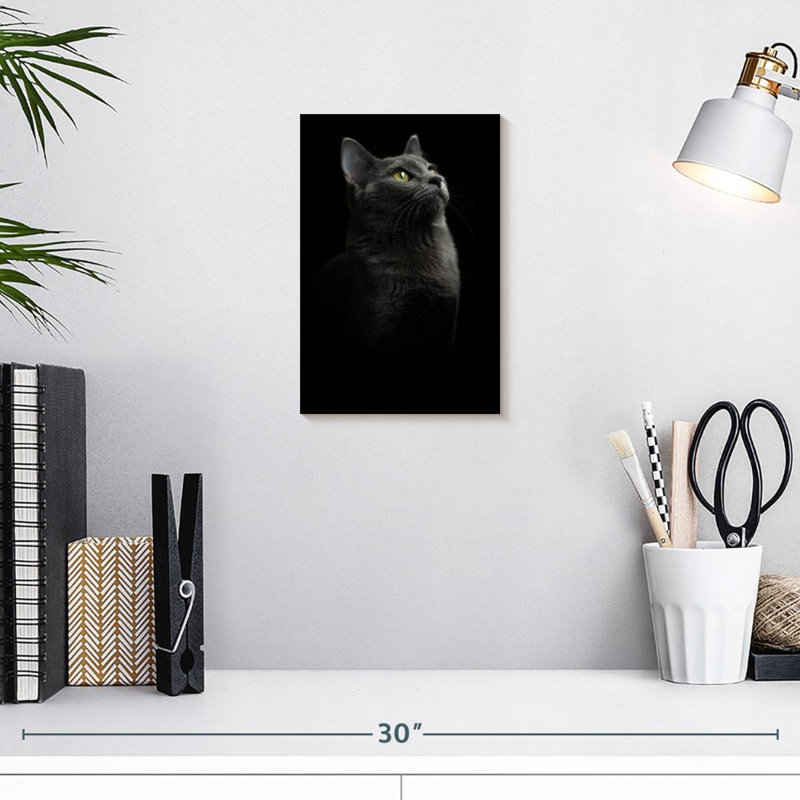 Fier chat noir, H 12 po x l 8 po