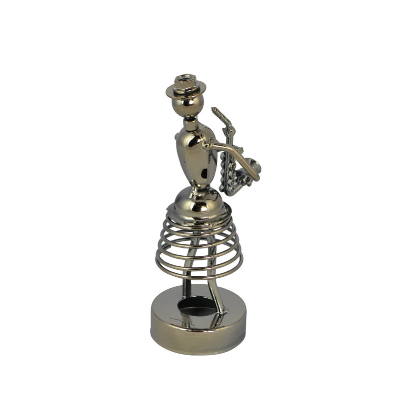 Figurine de joueuse de saxophone