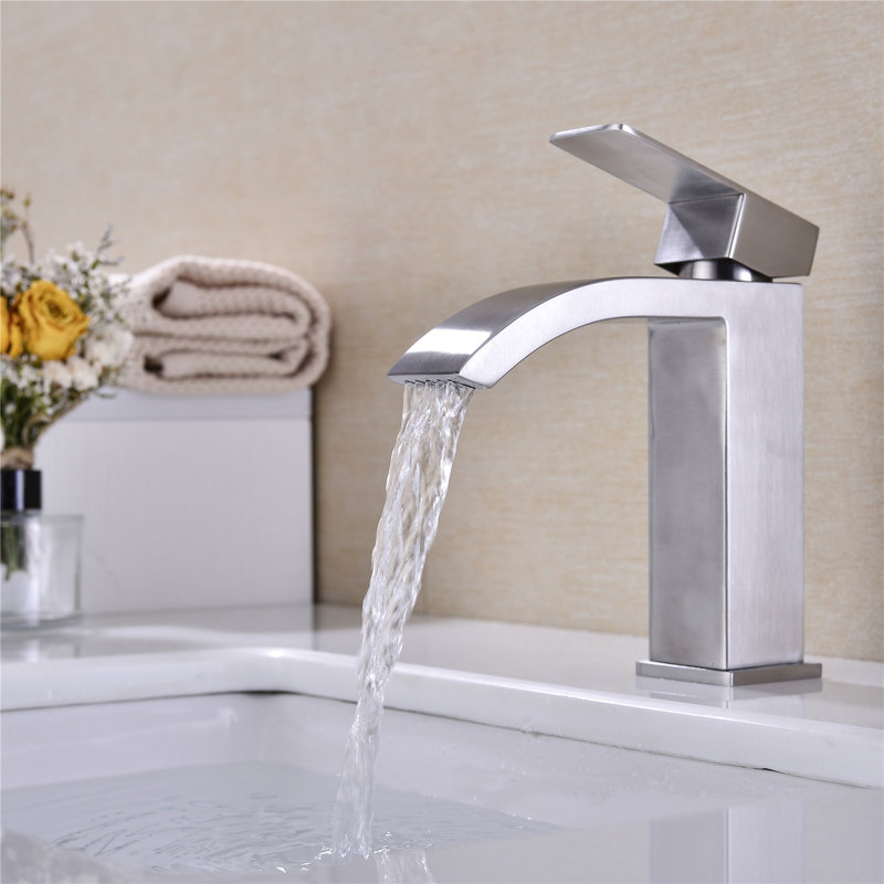 Robinet de robinet à cascade pour lavabo de salle de bain, conception à poignée simple, éviers à vidange avec trop-plein, corrosion, bec de style évier à jet stable, contrôle, joint étanche, nickel brossé et construction