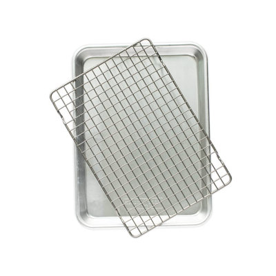 Quarter Sheet With Oven-Safe Nonstick Grid
