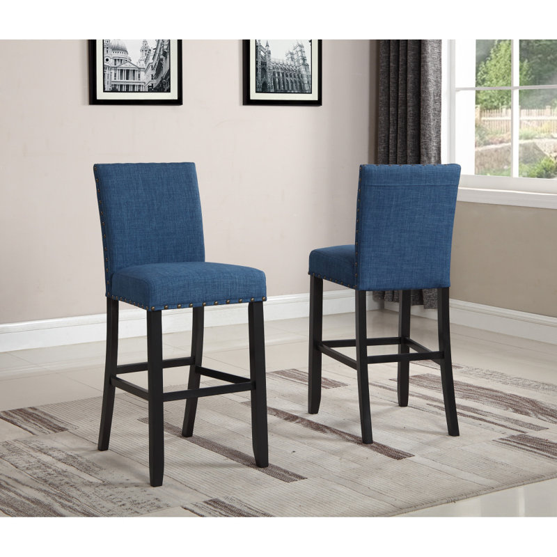 Élégants tabourets de bar en tissu avec garniture cloutée, ensemble de 2, pour une expérience d'assise chic et confortable.