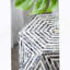 16 x 14 x 18 po, tabourets de jardin hexagonaux, table d'appoint unique Capiz, noir / blanc