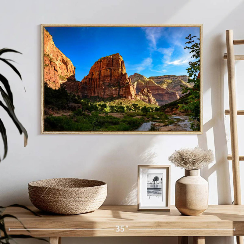 Journée ensoleillée à Angels Landing, 25" H x 17" W, Cadre flottant en bois naturel
