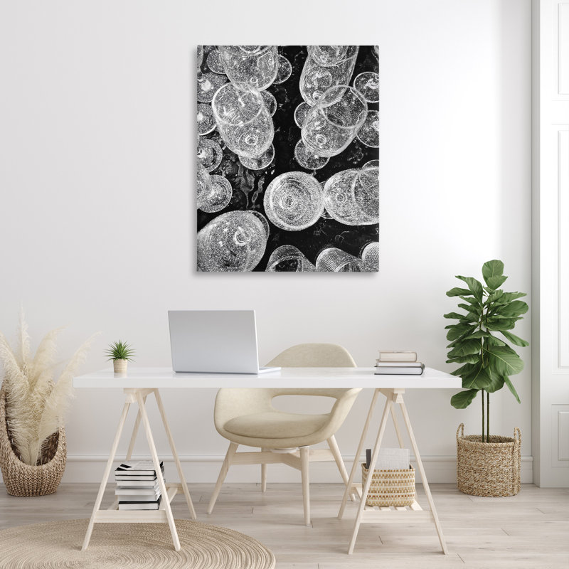 «Glitzy Wine Glasses», art mural sur toile par Lil 'Rue, H 48 po x l 36 po