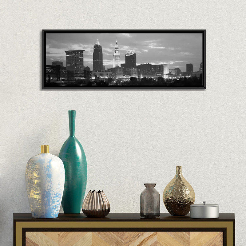 Cityscape de l’horizon panoramique cleveland, reproduction de photo sur toile, H 12 po x l 36 po x P 1,5 po, Cadre noir