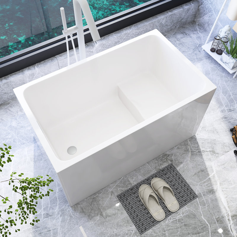 Baignoire autoportante en acrylique blanc brillant avec siège: forme rectangulaire spacieuse, trop-plein chromé et bonde escamotable