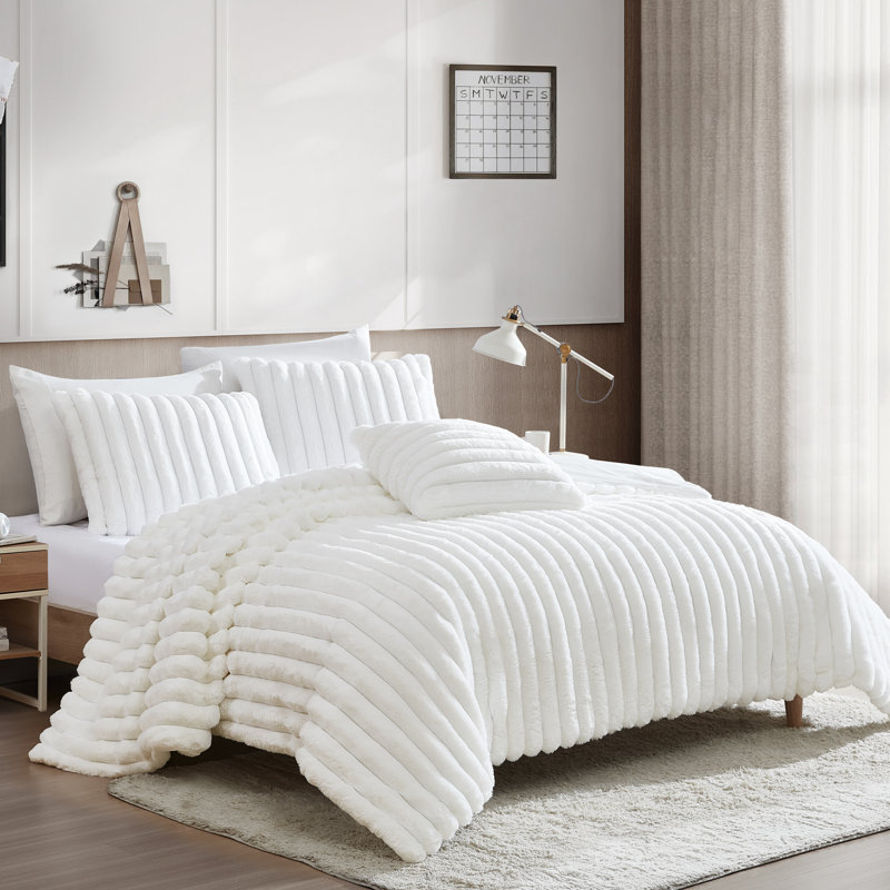 Everett Bedding, Full Comforter + 2 Full Pillowcases, White