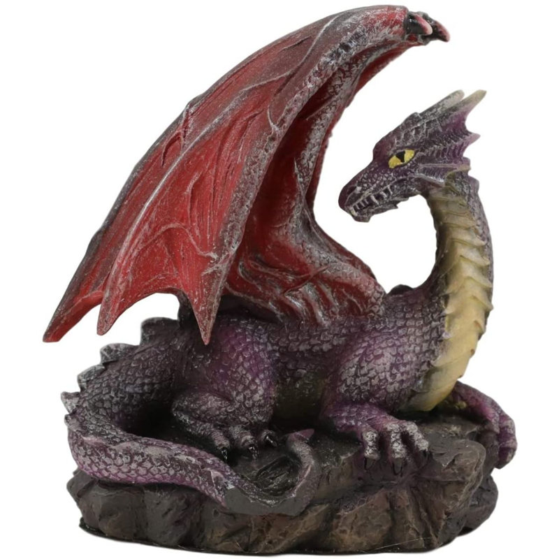 Dragon avec des ailes de lave reposant sur une roche volcanique