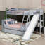 Lit superposé simple au dessus d'un lit double avec glissière, rangement de tiroir et tablettes intégrées-274801594
