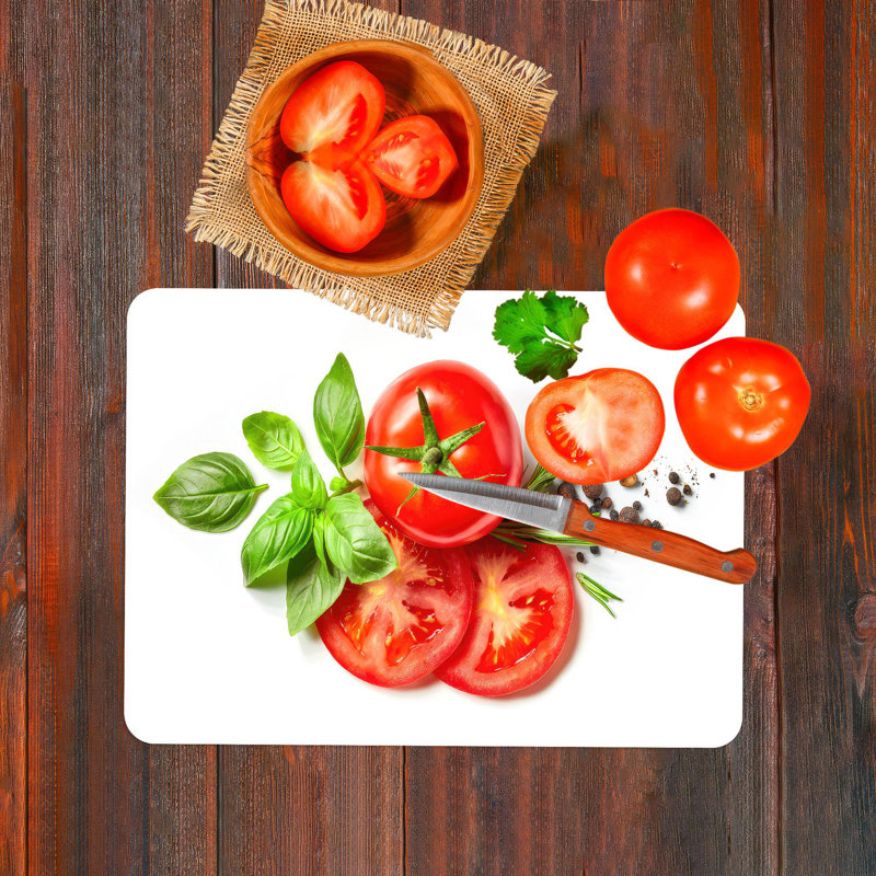 Planche à découper antibactérienne moderne avec tomate et images de camping sur verre durable pour la cuisine