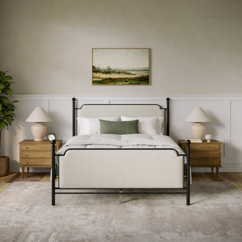 Table de bout en bois massif Cinda Carran, Grand lit