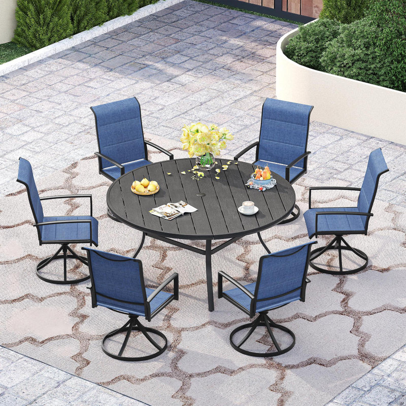 Ensemble de salle à manger de patio rond avec table de salle à manger en faux bois 56 po et chaises rembourrées en textilène