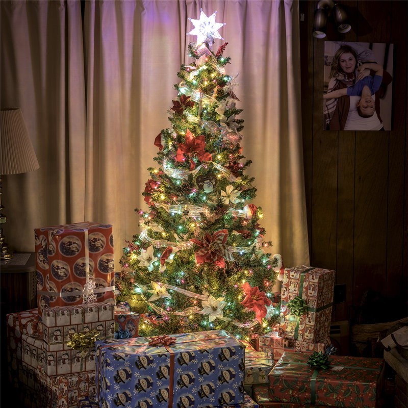 Arbre de Noël artificiel vert 6 pi 6 po avec 300 lumières DEL