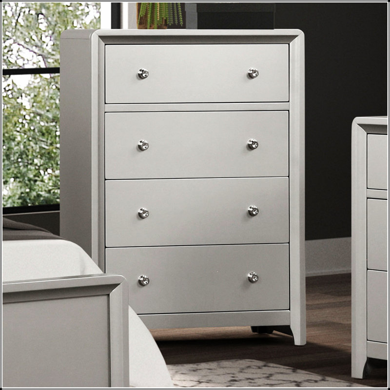 Commode luxueuse à 4 tiroirs avec boutons en nickel brossé, fabrication en queue d'aronde anglaise et finition champagne pour les chambres modernes
