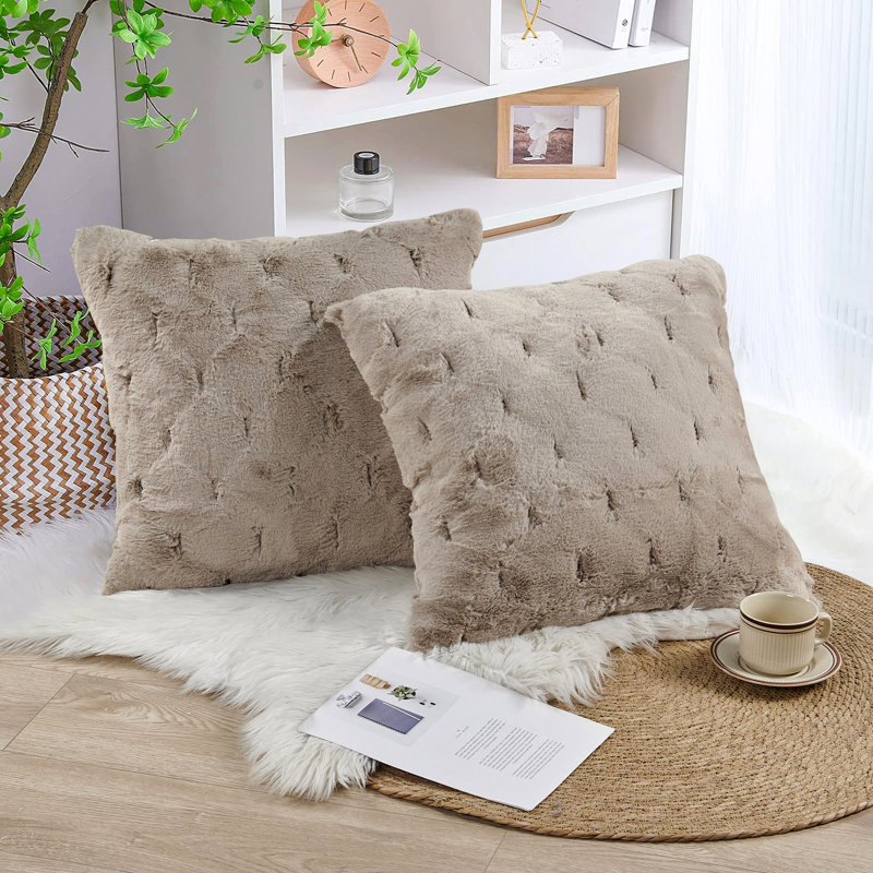 Housse de coussin jacquard en fausse fourrure, 20 po x 20 po, Taupe