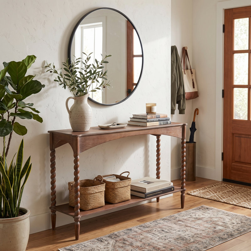 Console en bois brun avec pieds en spirale tournés et tablette inférieure pour le décor du vestibule du salon