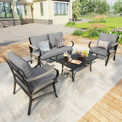 Ensemble de conversation pour 4 personnes avec coussins gris et table basse