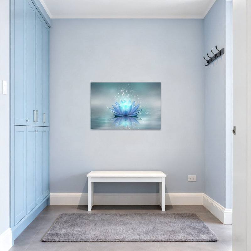 Plantes et fleurs Fleur de lotus bleue avec reflet d'eau scintillante, H 32 po x l 48 po