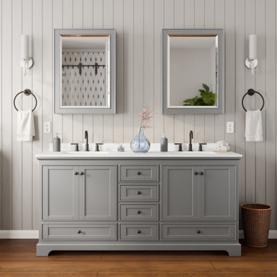 Meuble-lavabo double de 72 po Deborah en gris foncé, comptoir en marbre de culture de Carrare, lavabos carrés encastrés (3 trous), garniture noir mat, armoires à pharmacie