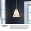 Petit luminaire suspendu miel avec abat-jour en forme de fleur et verre opale-295283360