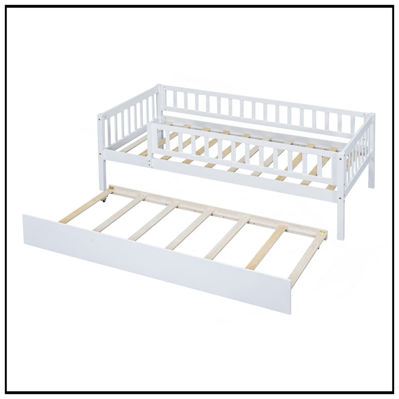 Lit de jour simple en bois avec couchette et garde-corps, parfait pour économiser de l'espace et accueillir des invités