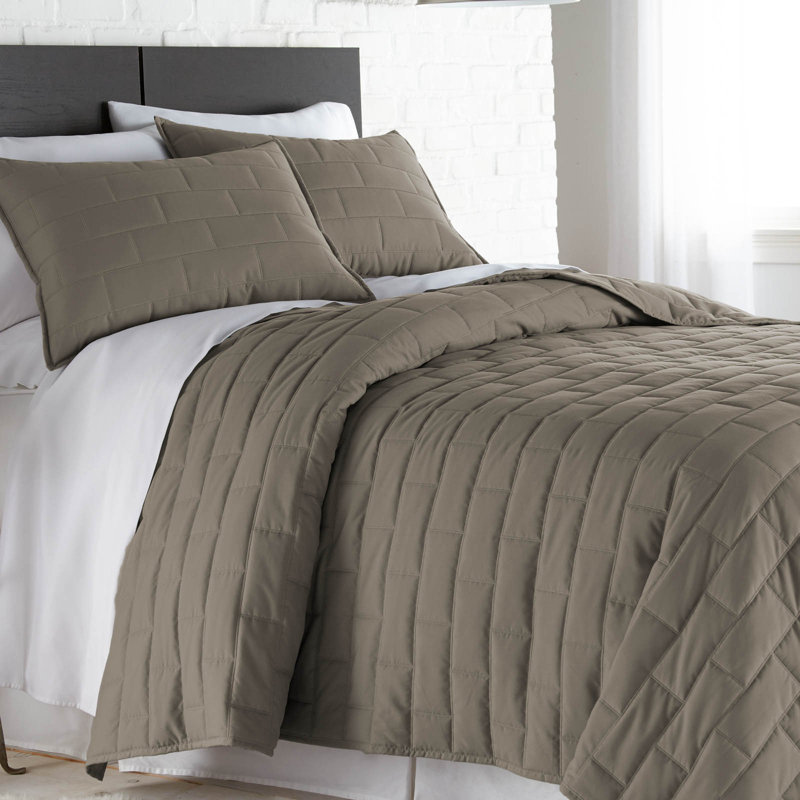 Southshore Fine Linens Brickyard Lightweight Oversized Quilt Set with matching shams, King/Cal. King Quilt + 2 King Shams