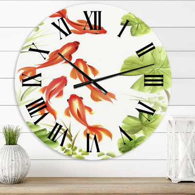 Poisson rouge rétro parmi les feuilles de lotus - horloge murale nautique et côtière