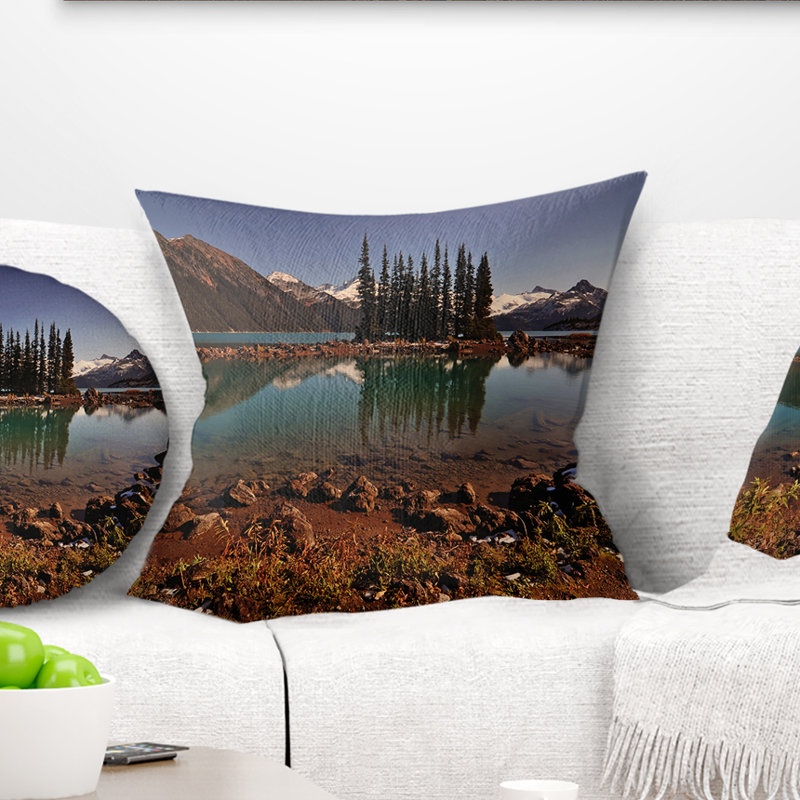 Coussin Schafer Lake and Pine Trees, 16 po x 16 po, Coussin décoratif