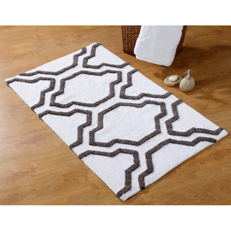 White and Gray Cotton Geometric Bath Rug Set