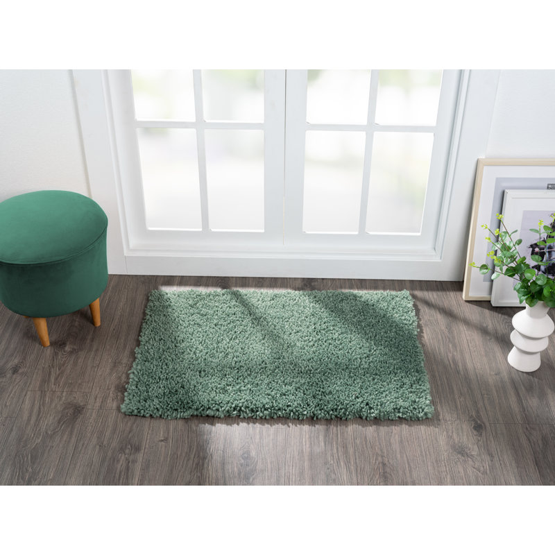 Lush shaggy carpet in  green, Rectangular 60 x 90cm