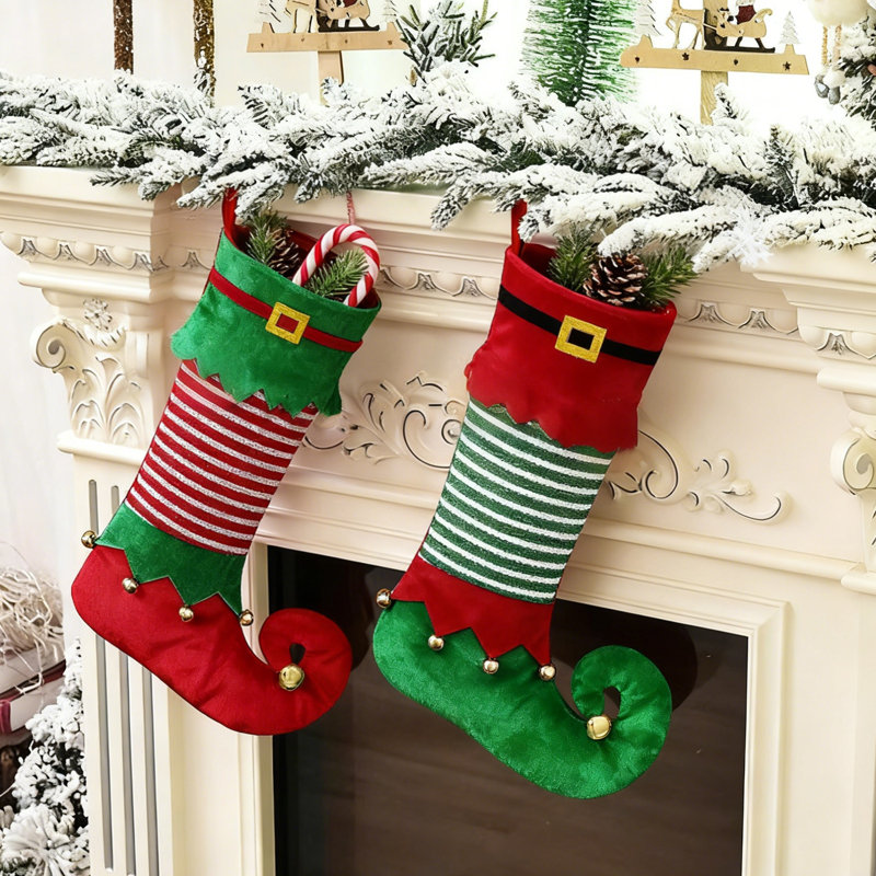 Ensemble de 2 chaussettes de Noël chaussettes rouges et vertes avec pompon, pour décor de manteau de cheminée, décorations de Noël, bas de Noël, bas de Noël