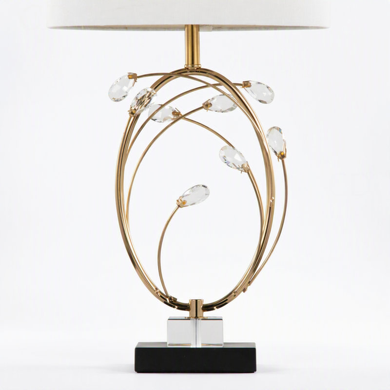 Ensemble de 2 lampes de table avec base en métal noir, cristaux de verre, métal doré et abat-jour en lin blanc cassé