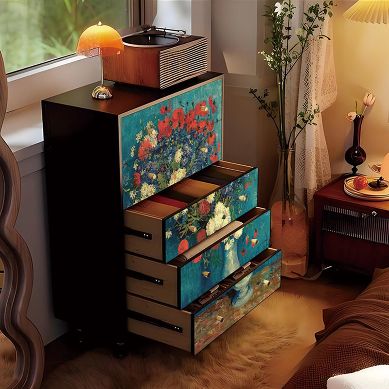 Commode en bois massif à cinq tiroirs French Vintage