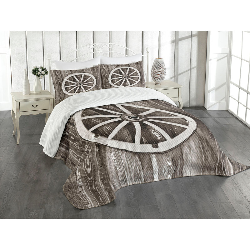 White Quilted Wagon Wheel Queen Bedspread Set