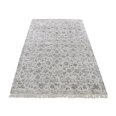 Tapis ivoire en laine et en soie noué à la main 4 pi 1 po x 6 pi 2 po 8F7BFE4003184FE3BA1C2557ABBA061B