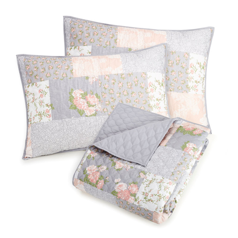 La Flor Patchwork Floral Printed Quilt Set, King Quilt + 2 King Shams