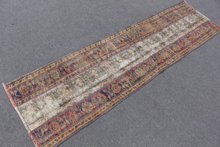 Élégant tapis en laine bleu turc idéal pour rehausser l'esthétique des espaces de bureau ou de cuisine