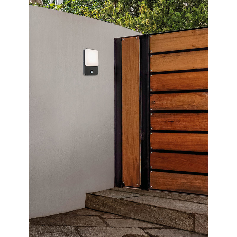 20.5cm H Integrated LED Outdoor Flush Mount