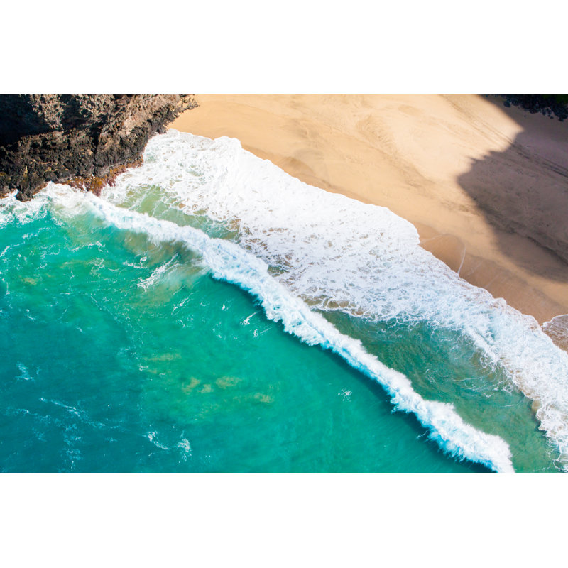 Formation d'un rocher de lave sur une plage de Jodijacobson, H 32 po x l 48 po