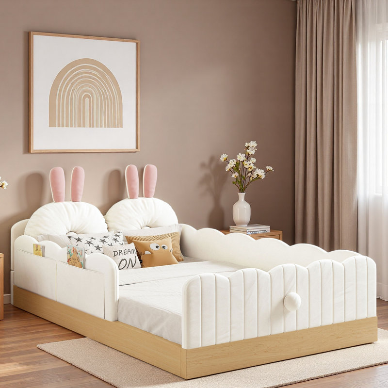 Lit plateforme tapissier avec coussins en forme d'animaux et sacs de rangement, Beige