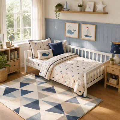 Lit de jour avec barrières de sécurité verticales à 3 côtés, support en lattes de bois respirant et design polyvalent pour les chambres à coucher.