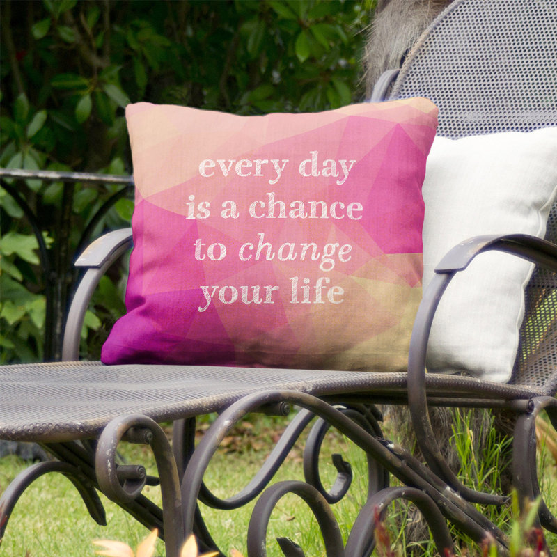 Coussin décoratif intérieur/extérieur change your life, 20 po x 20 po, Diamant rose