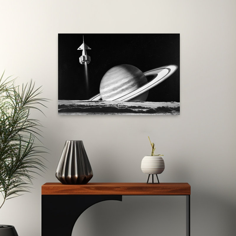 Fusée de l'espace des années 1960 survolant Saturne avec la surface d'une autre planète au premier plan, art mural rétro classique rétro