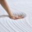 Surmatelas en mousse à mémoire de forme moyenne infusé de gel pour un sommeil confortable-581430083-573631820