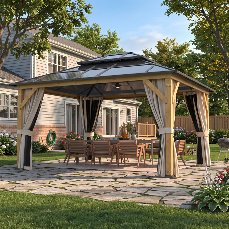 Gazebo spacieux en bois de 3,65 m x 4,25 m avec système de drainage optimal, toit double en polycarbonate avec rideaux d'intimité et crochets en J pour patio, jardin et terrasse.