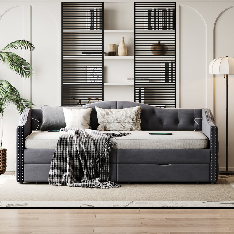Lit de jour simple avec revêtement et rangement en velours gris - pas de sommier tapissier, lattes stables à structure en bois revêtues de tiroirs Lit simple, ressorts, lignes élégantes
