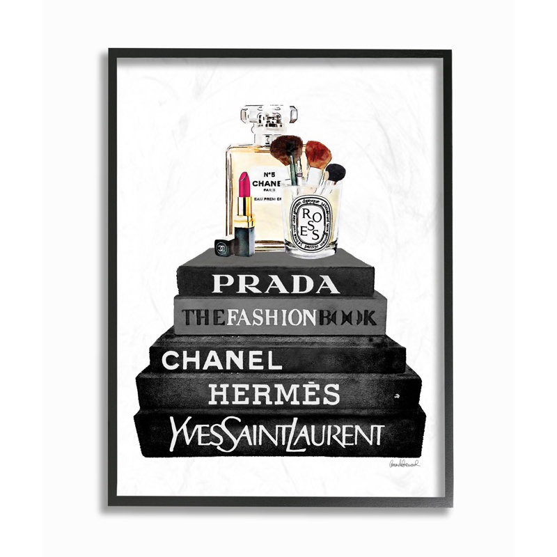 «Fashion Designer Makook Bookstack Black and White», impression, H 20 po x l 16 po x P 1,5 po, Giclée encadrée noir minuit