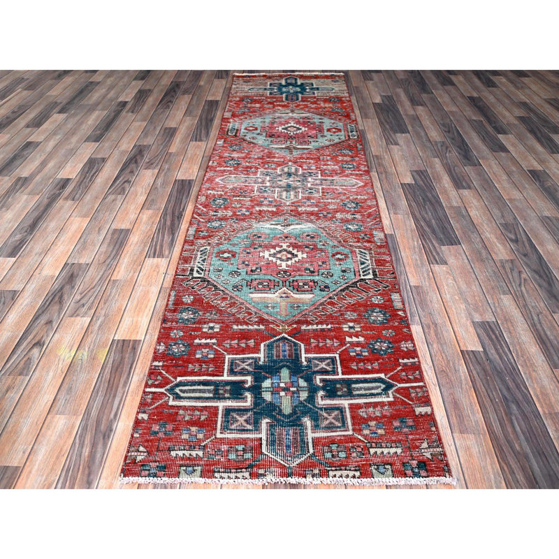 Tapis de couloir 2 pi 7 po x 9 pi 3 po Ajax Red